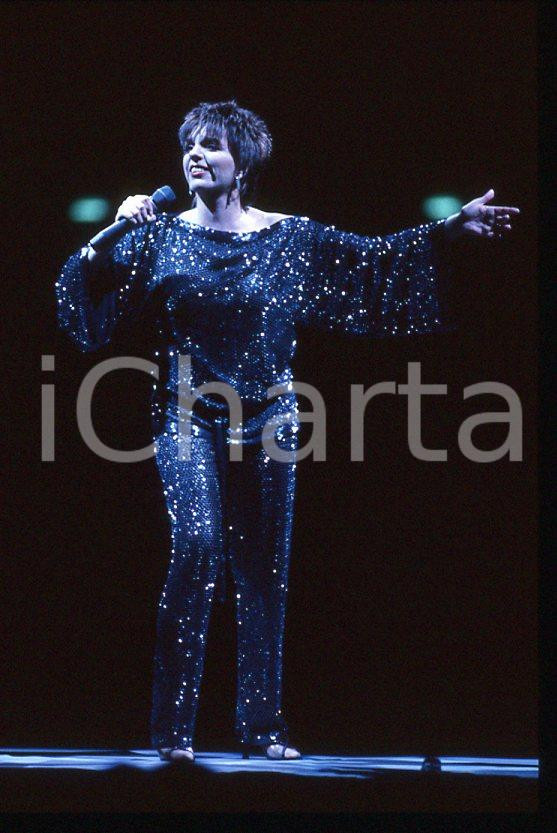Fotografia d epoca originale Liza MINNELLI on stage   ITALY ? 1990 ca 35 mm vintage slide 50 1