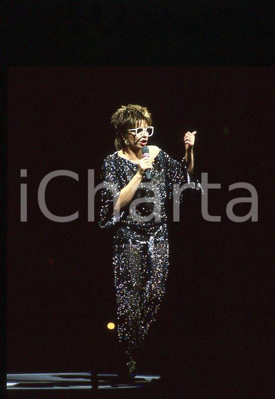 Fotografia d epoca originale Liza MINNELLI on stage   ITALY ? 1990 ca 35 mm vintage slide 52 1