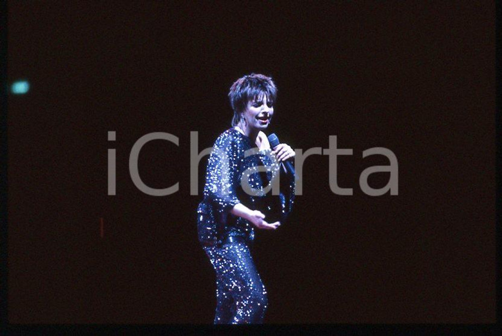 Fotografia d epoca originale Liza MINNELLI on stage   ITALY ? 1990 ca 35 mm vintage slide 55 1