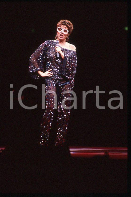 Fotografia d epoca originale Liza MINNELLI on stage   ITALY ? 1990 ca 35 mm vintage slide 56 1