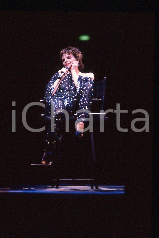 Fotografia d epoca originale Liza MINNELLI on stage   ITALY ? 1990 ca 35 mm vintage slide 61 1