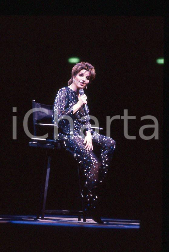 Fotografia d epoca originale Liza MINNELLI on stage   ITALY ? 1990 ca 35 mm vintage slide 62 1