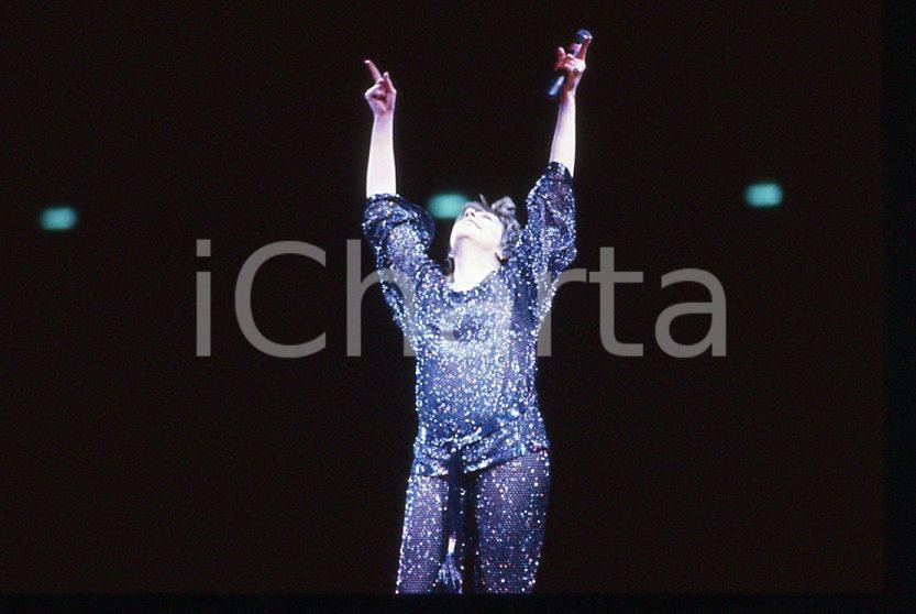 Fotografia d epoca originale Liza MINNELLI on stage   ITALY ? 1990 ca 35 mm vintage slide 65 1