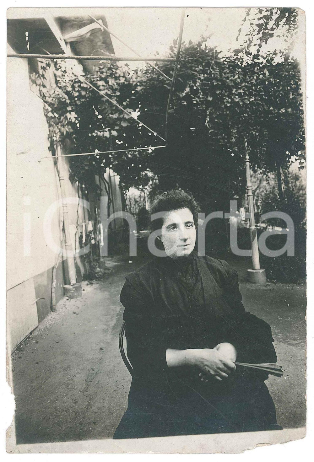 Fotografia d epoca originale 1908 ? GARZIGLIANA TO Maria REYNAUD BERSANINO in giardino  Foto 12x18 cm 1