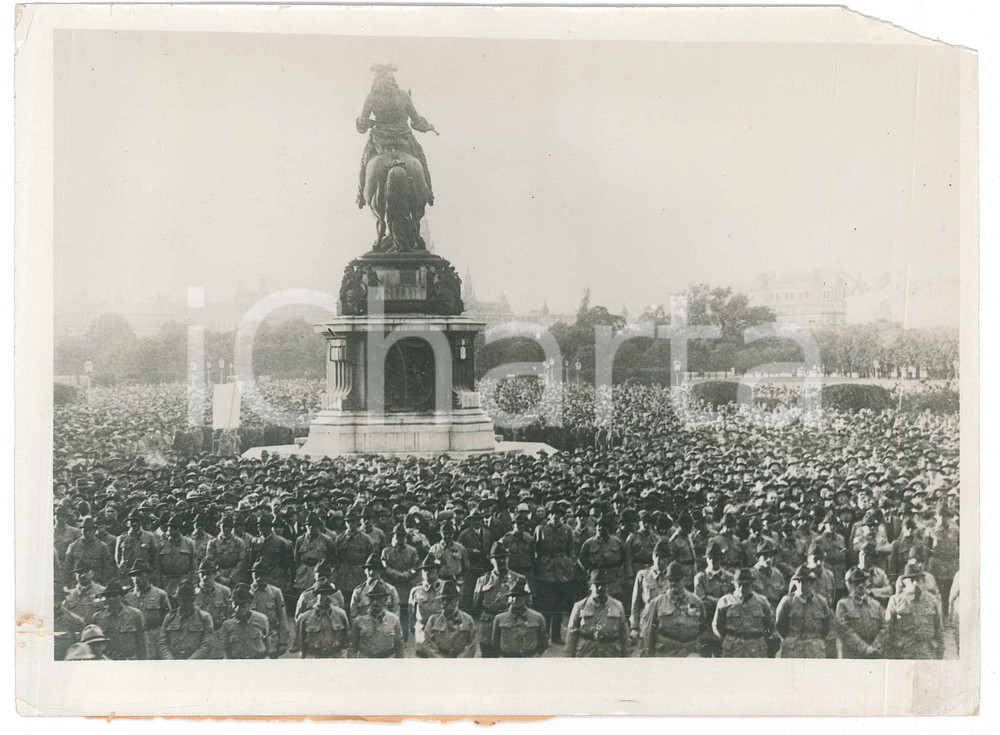 Fotografia d epoca originale 1928 WIEN Mass meeting of Austrian HEIMWEHREN during Richard STEIDLE s speech 1