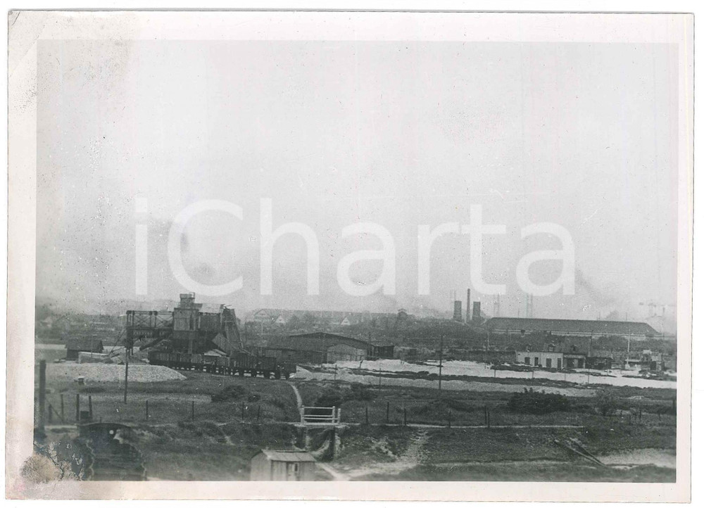 Fotografia d epoca originale 1940 WW2 Battaglia di CALAIS  Serbatoi di benzina in fiamme  Foto 18x13 cm 1