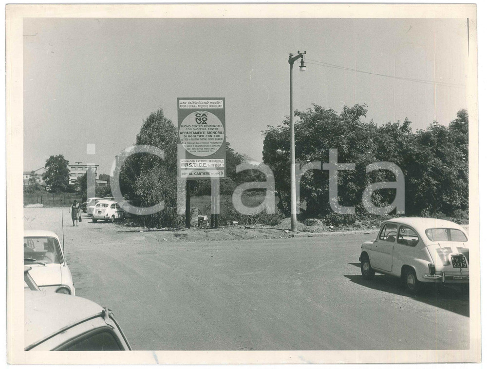 Fotografia d epoca originale 1967 AREA DI MILANO Immobiliare CANOVA Cartello nuovo centro residenziale Foto 1