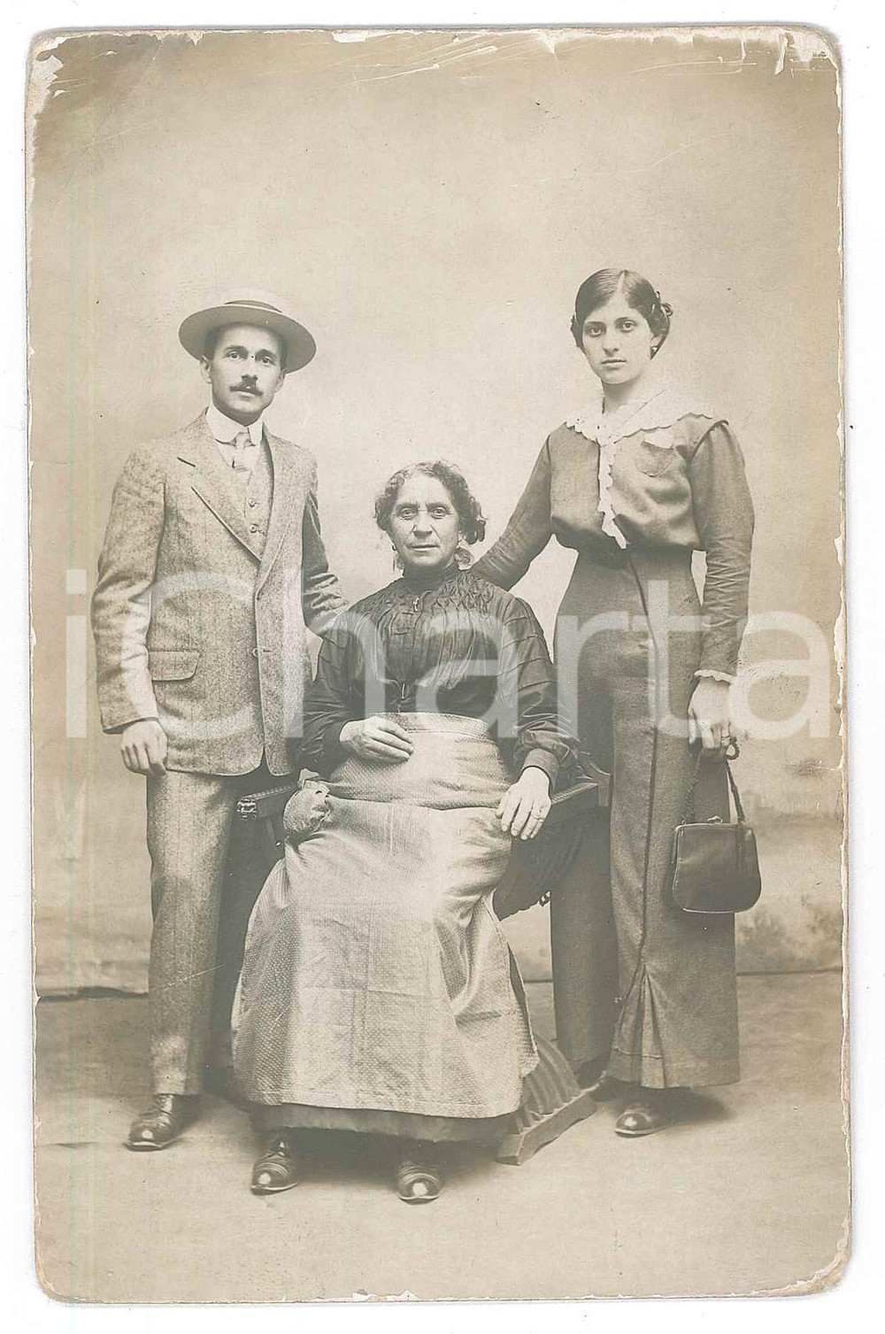 Fotografia d epoca originale 1910 ca COSTUME ITALIA Donna con i due figli  Ritratto Foto anonima 9x14 cm 1