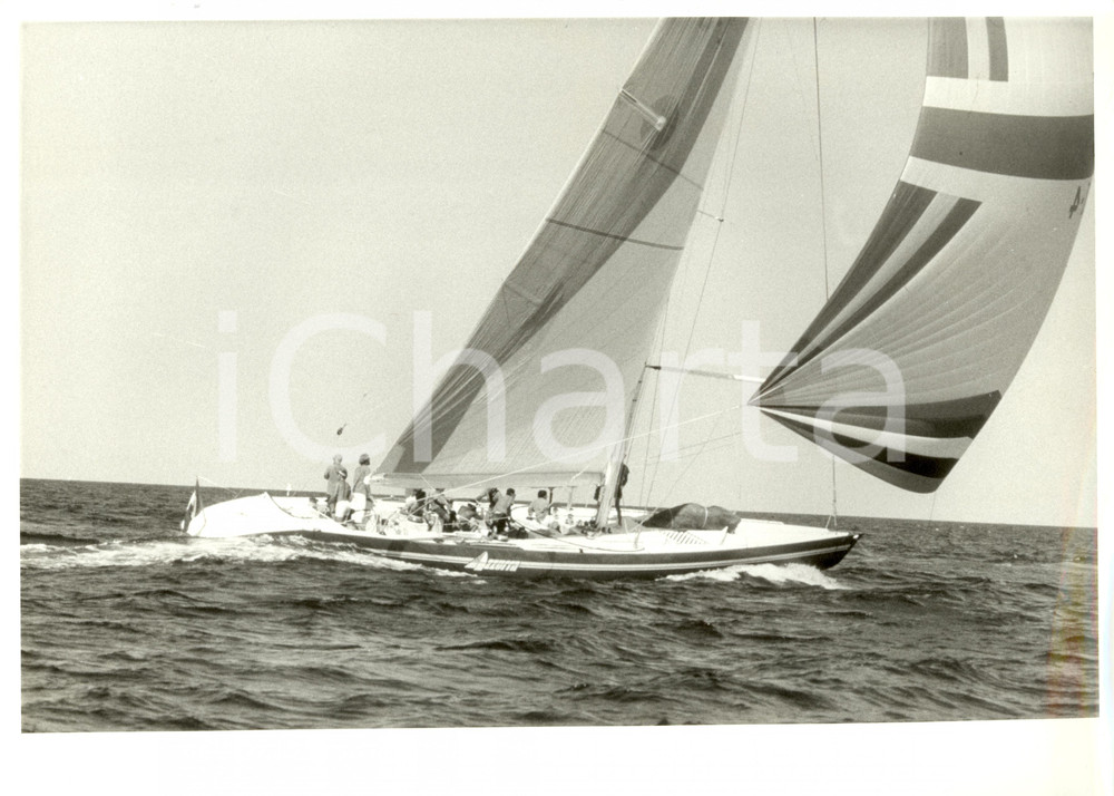 Fotografia d epoca originale 1987 FREMANTLE  Louis Vuitton Cup AZZURRA II con vento in poppa REGATTA Foto 3 1