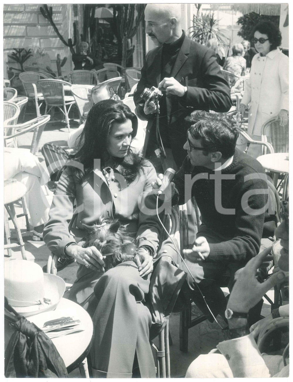 Fotografia d epoca originale 1970 ca ITALIA  CINEMA Florinda BOLKAN durante intervista  Foto 21x28 cm 1