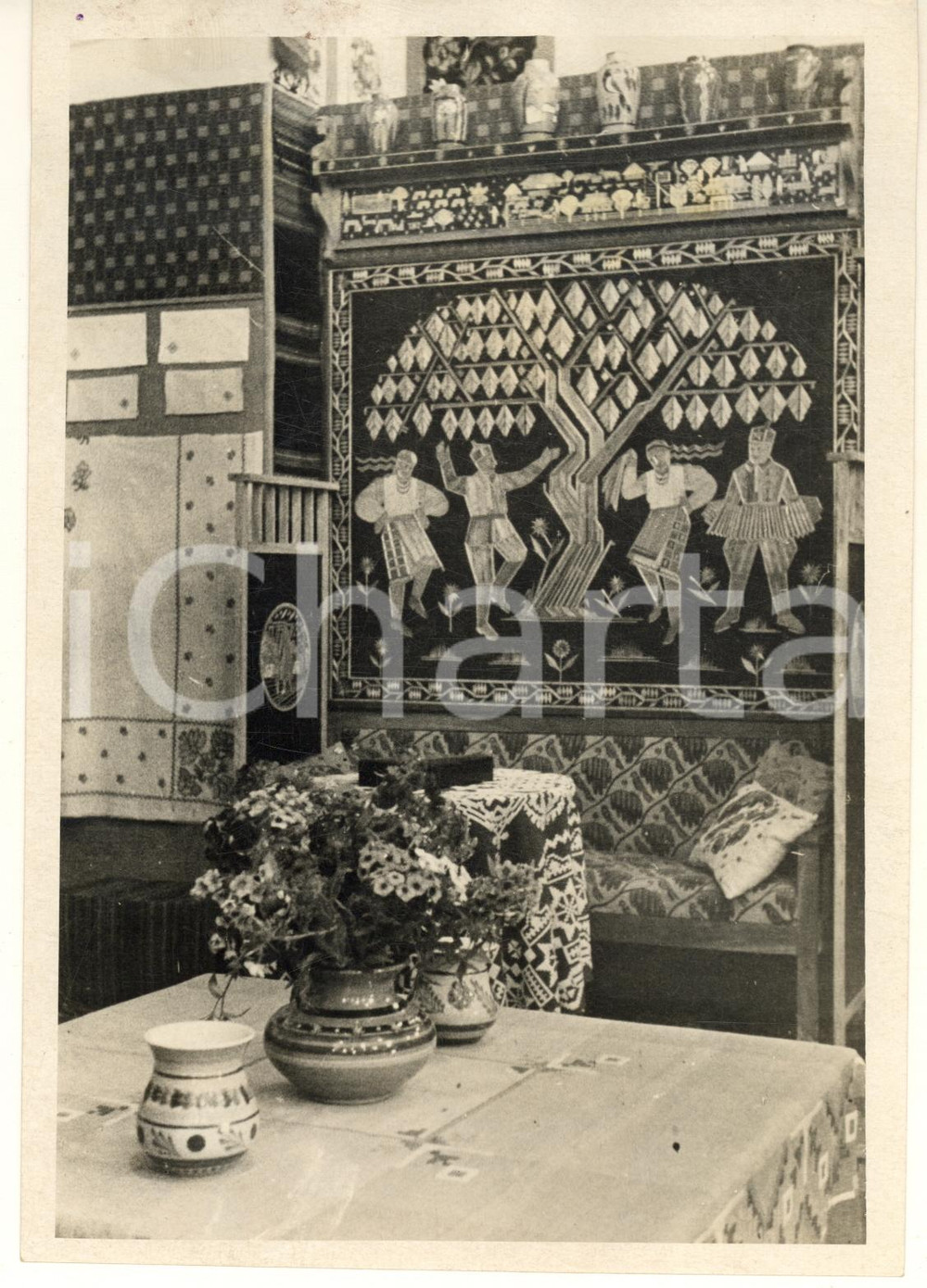 Fotografia d epoca originale 1936 EX URSS Cucina arredata con opere di maestri artigiani di CHERNIHIV Foto 1