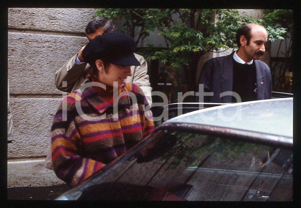 Fotografia d epoca originale Liza MINNELLI in centro   MILANO 1989 35mm vintage slide 8 1