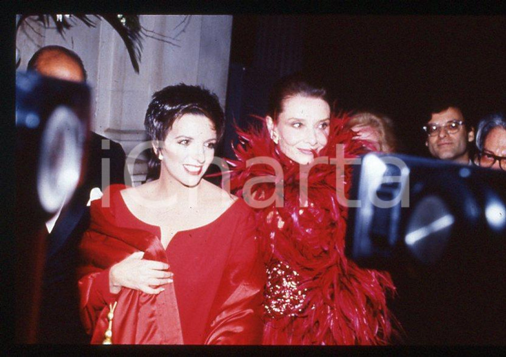 Fotografia d epoca originale Liza MINNELLI Audrey HEPBURN  MOMA NEW YORK 1989 35mm vintage slide 1 1