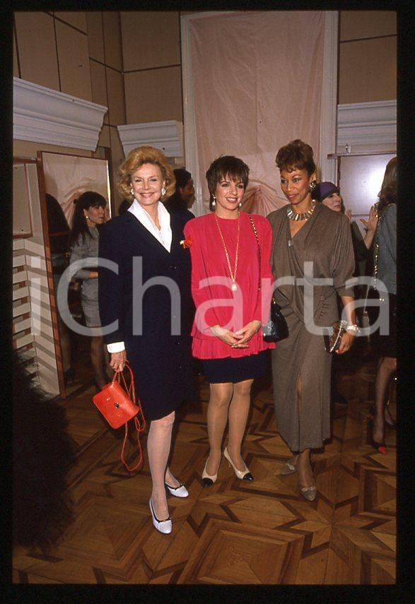 Fotografia d epoca originale Liza MINNELLI Barbara SINATRA Altovise DAVIS  MILANO 1989 35mm vintage slide 2 1