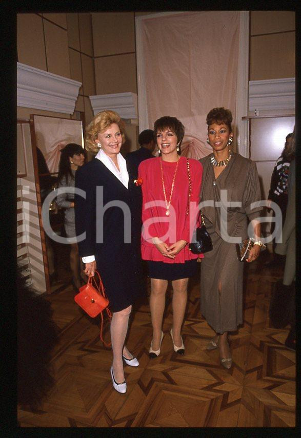 Fotografia d epoca originale Liza MINNELLI Barbara SINATRA Altovise DAVIS  MILANO 1989 35mm vintage slide 5 1