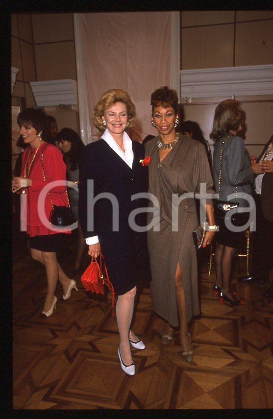 Fotografia d epoca originale Liza MINNELLI Barbara SINATRA Altovise DAVIS  MILANO 1989 35mm vintage slide 7 1