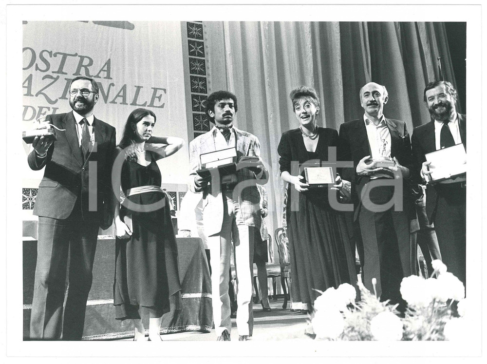 Fotografia d epoca originale 1984 VENEZIA Mostra del Cinema  Premiazione Goutam GHOSE  Pupi AVATI Foto 1