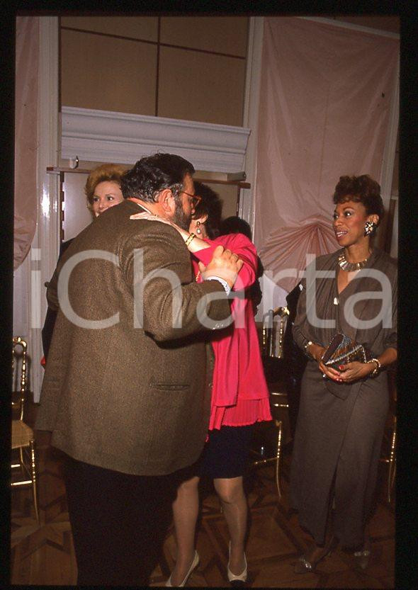 Fotografia d epoca originale Liza MINNELLI Gianfranco FERRE  Altovise DAVIS MILANO 1989 35mm vintage slide 3 1