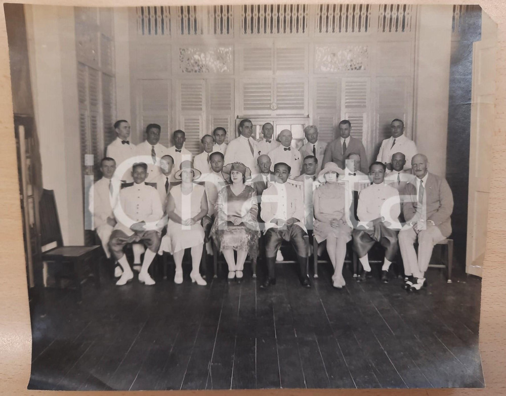 Fotografia d epoca originale 1920 ca BANGKOK ComunitÃ  italiana  Gruppo a un ricevimento Foto RARA 28x23 1