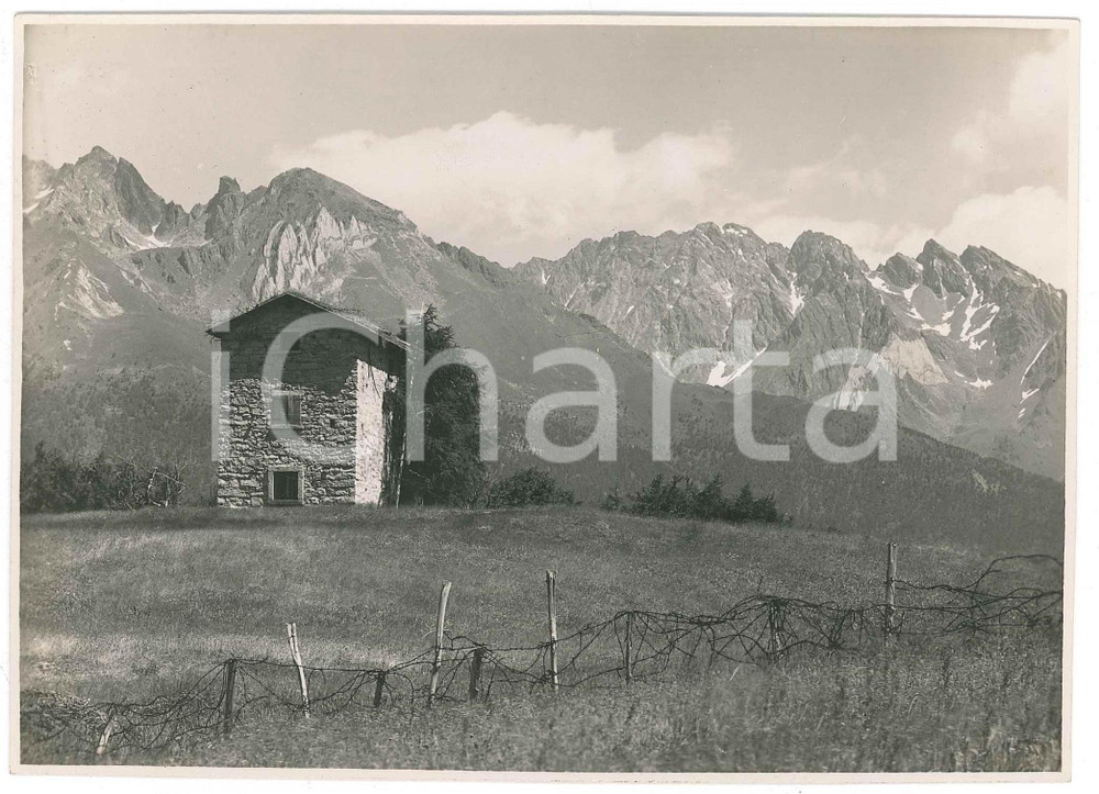 1940 ca VAL CAMONICA Veduta con Cima MATTACEUL - Foto MAGNOLINI 17x12 cm  Fotografia originale d'epoca, con didascalia manoscritta al verso. FOTOGRAFO: Magnolini - Borno (BS) GOOD/buono  Formato: 17x12 cm originale e autentica 1