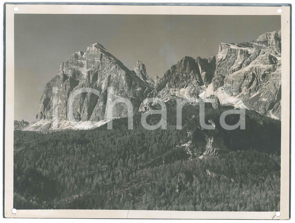 1940 ca CADORE - TOFANE - Punta MARIETTA - Foto MARCHETTI 24x18 cm  Fotografia originale d'epoca, con didascalia manoscritta al verso.Timbro "Farmacia Marchetti - Valle di Cadore"  VERY POOR/gravemente danneggiato fori angolari Formato: 24x18 cm originale e autentica 1
