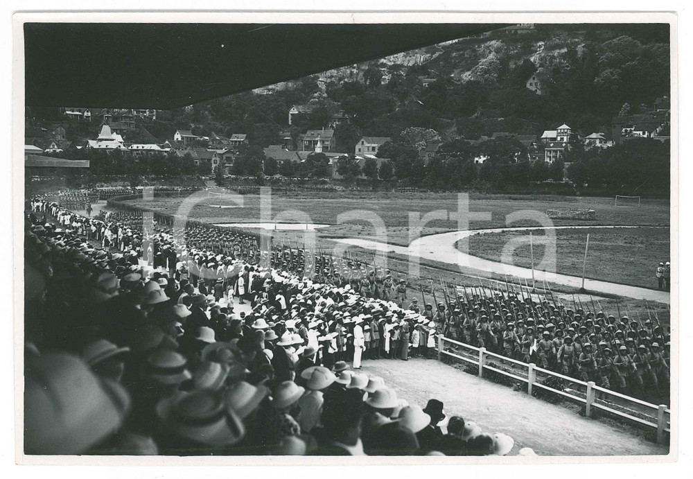 Fotografia d epoca originale 1940 ca s. l.  Folla assiste a una parata militare in uno stadio 1 Foto 17x12 1