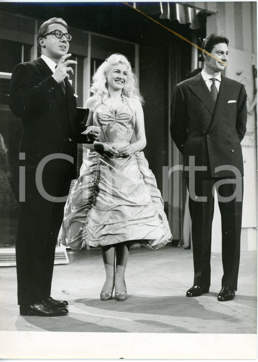 1958 LASCIA O RADDOPPIA? Mike BONGIORNO con Paola BOLOGNANI e Dante BIANCHI (2)