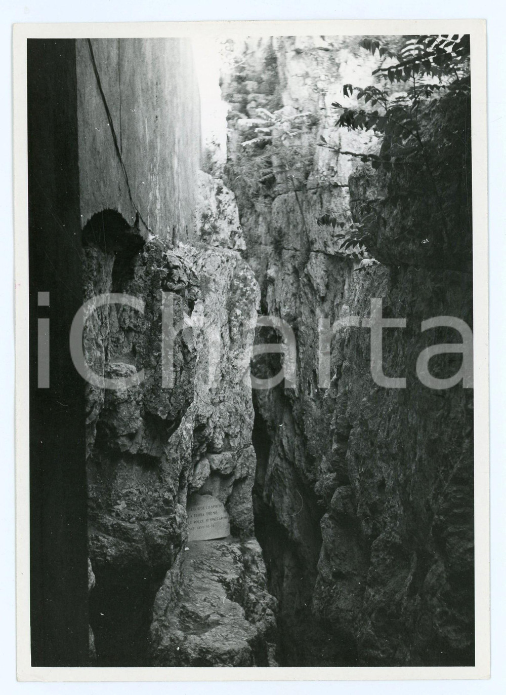 Fotografia d epoca originale 1979 GAETA Spaccatura del Santuario della Ss. TrinitÃ  alla Montagna Spaccata 1