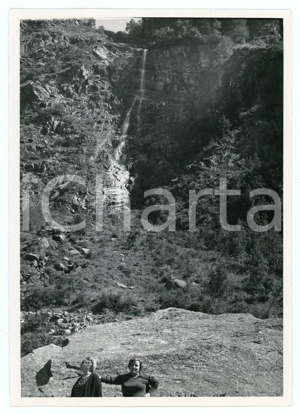 Fotografia d epoca originale 1972 ALAGNA VALSESIA Turiste visitano la vallata  Foto 13x17 cm 1