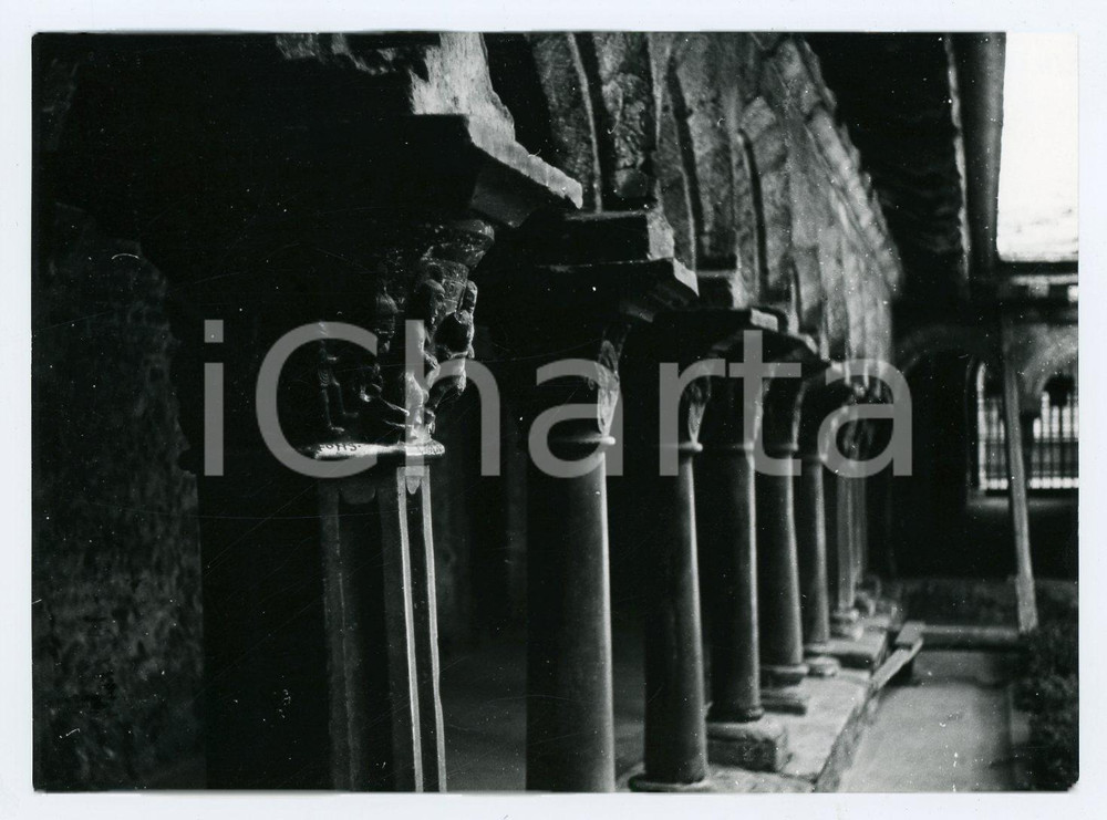Fotografia d epoca originale 1976 AOSTA Chiostro romanico della Chiesa di Sant Orso  Foto 17x13 cm 2 1