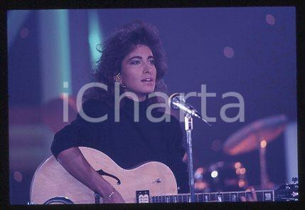 Fotografia d epoca originale Grazia DI MICHELE  ITALY Portrait of a singer 1990 ca  35 mm vintage slide 27 1