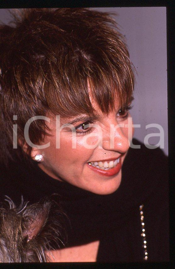 Fotografia d epoca originale Liza MINNELLI  Ritratto con il cane Lilly  MILANO 1989 35mm vintage slide 17 1