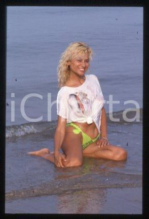 35mm vintage slide* 1985 ca ITALIA Rossella GARDINI in costume da bagno (25)