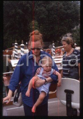 35mm vintage slide* 1998 ca VENICE actress Tilda SWINTON with the child (76)