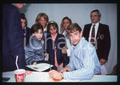 35mm vintage slide* 1990 ca MILANO IL RAGAZZO DAL KIMONO D'ORO - Ron WILLIAMS 28