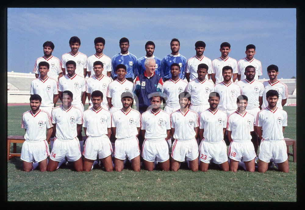 35mm vintage slide* 1990 ca CALCIO Rosa Nazionale EMIRATI ARABI UNITI