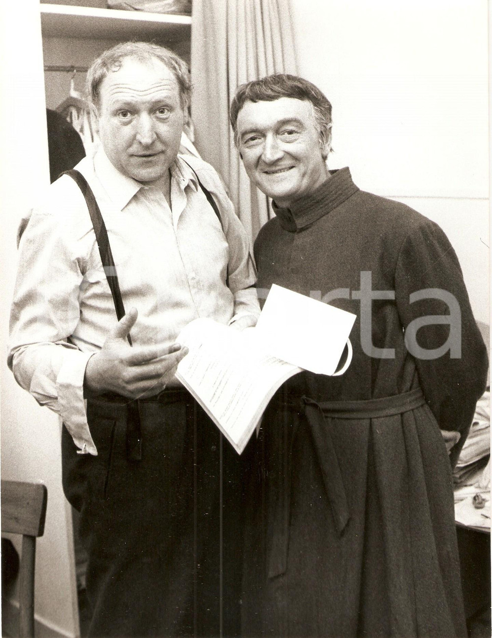 Fotografia d'epoca originale 1960 ca CINEMA Jean VILAR e regista leggono copione nel camerino *Foto (2) 1