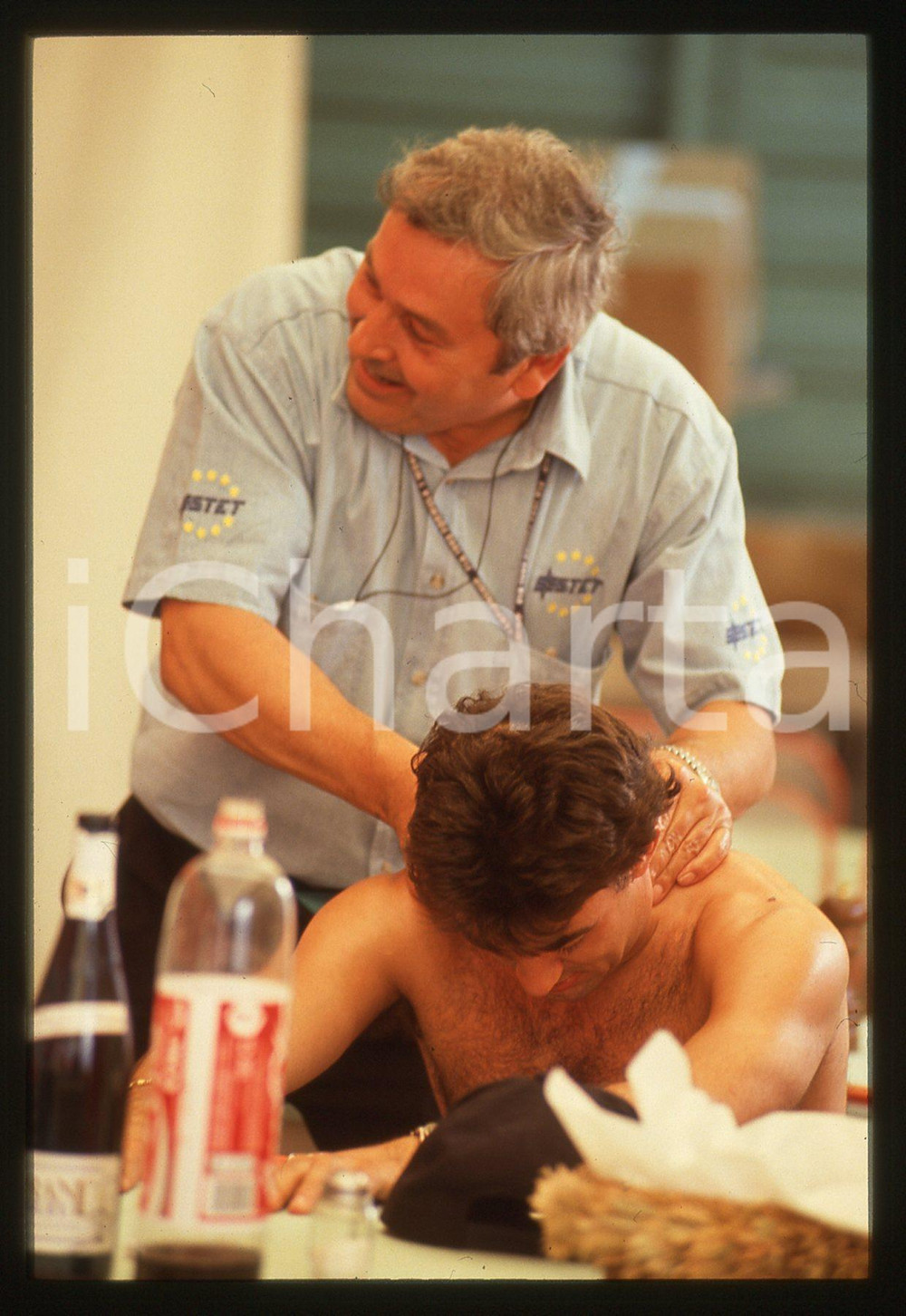 35mm vintage slide* 1990 ca F1 Jean ALESI massaggiato da funzionario STET 16