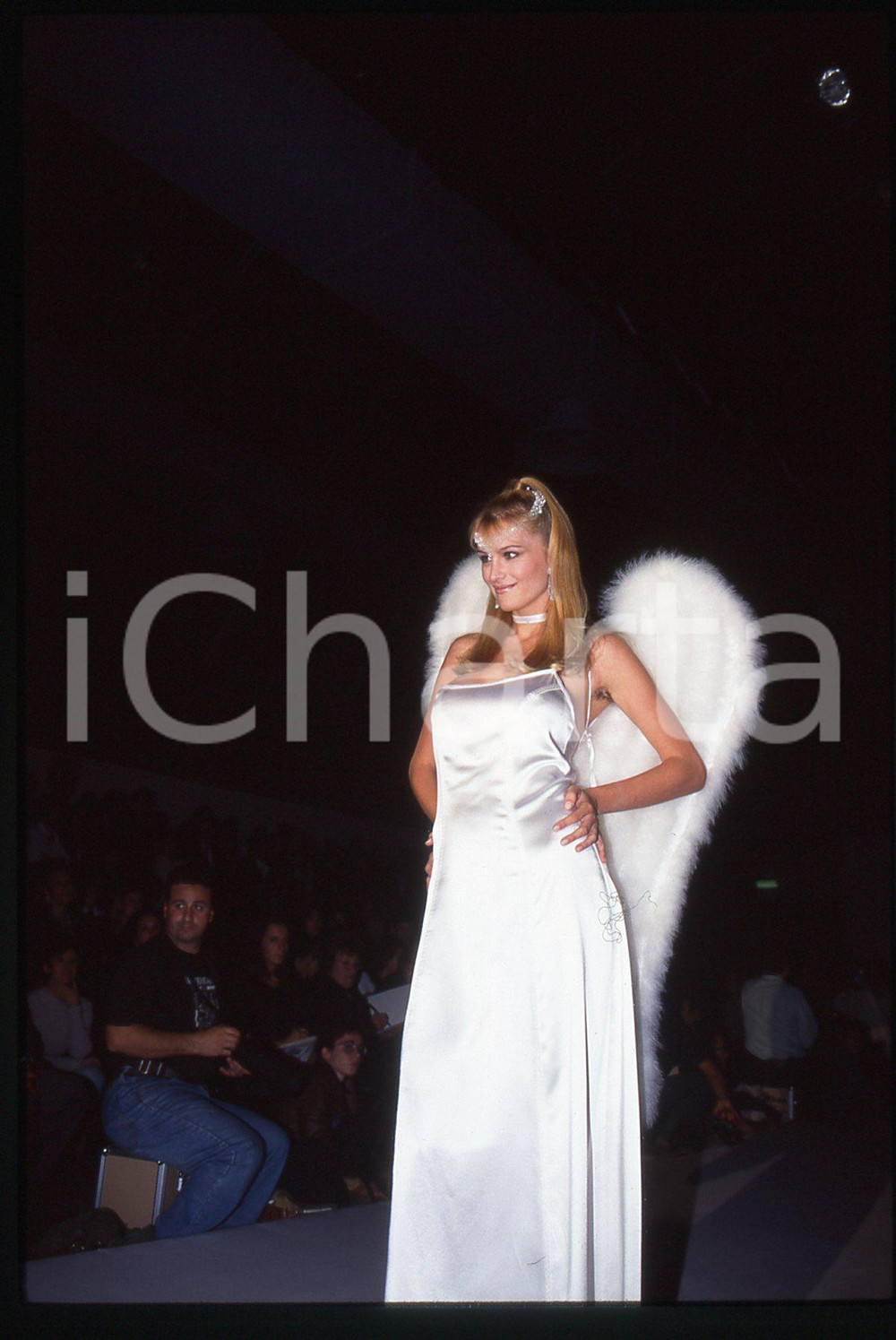 35mm vintage slide* 1995 MILANO Eva HENGER durante una sfilata di Chiara BONI 4