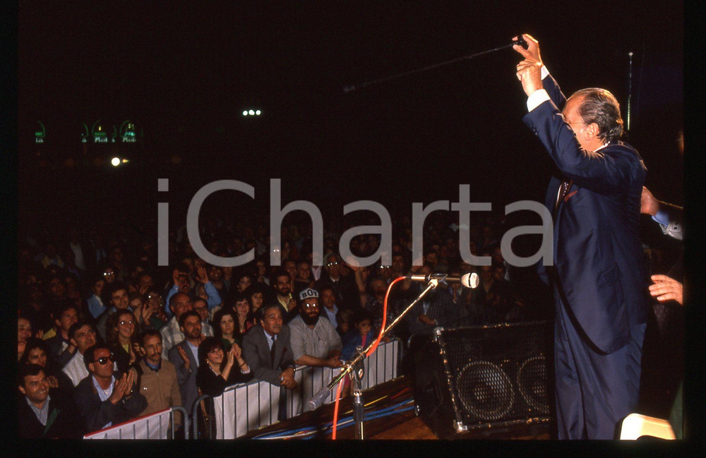 35mm vintage slide* 1989 MILANO Domenico MODUGNO canta ad un comizio del PSDI 24