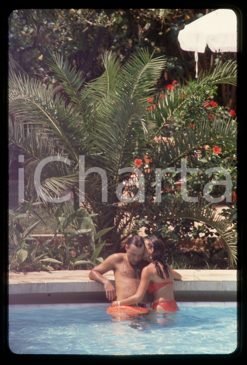 35mm vintage slide* 1989 MAIORCA - Ana OBREGON e Cesar ALBINANA in piscina (5)