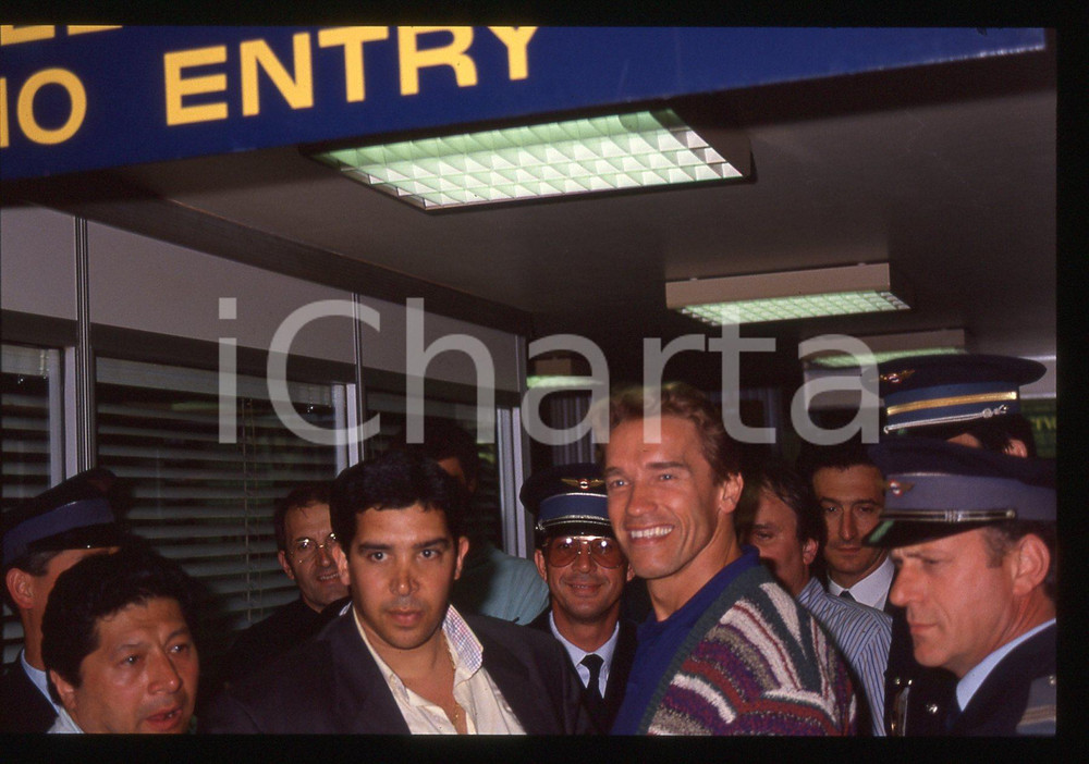 35mm vintage slide* 1991 NIZZA Arnold SCHWARZENEGGER paparazzato in aeroporto 11