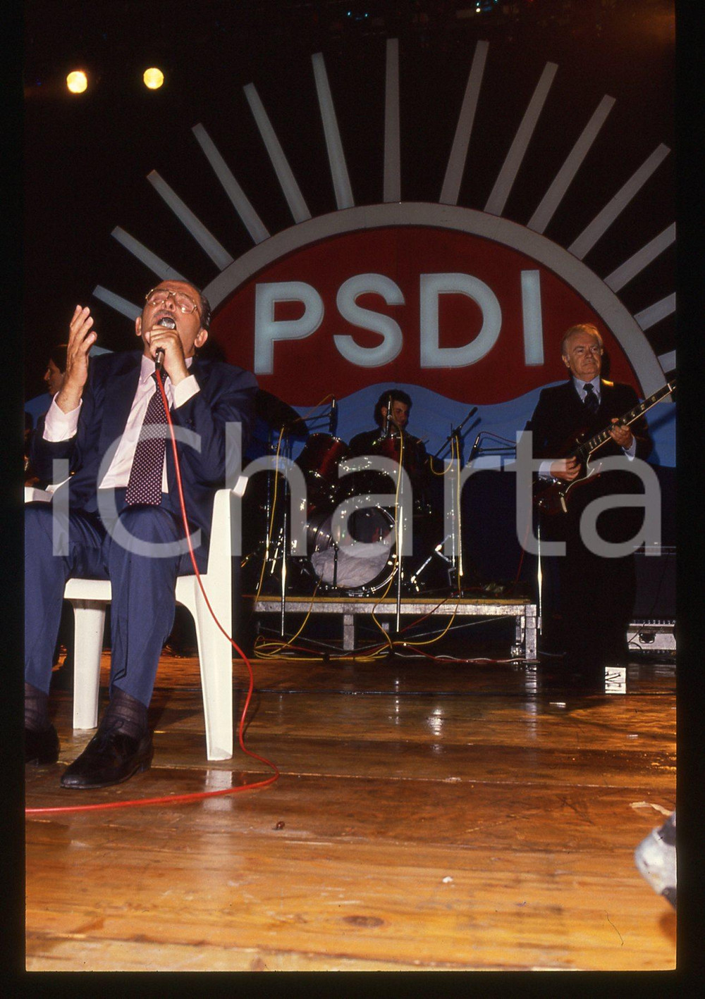 35mm vintage slide* 1989 MILANO Domenico MODUGNO canta ad un comizio del PSDI 38