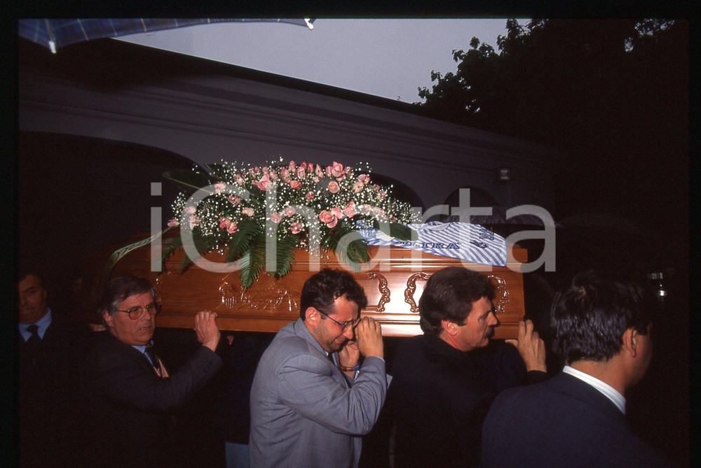 35mm vintage slide*1995 BUSTO ARSIZIO Funerali Mia MARTINI Arrivo salma chiesa 3