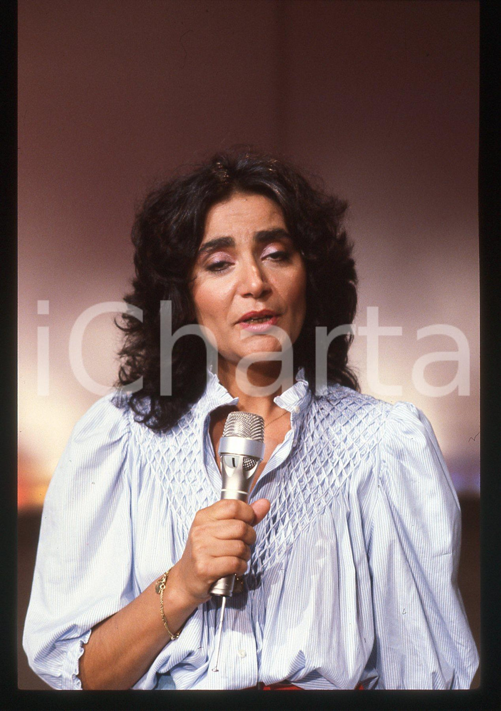 35mm vintage slide* 1985 ca MUSICA - Mia MARTINI durante un'esibizione (7)