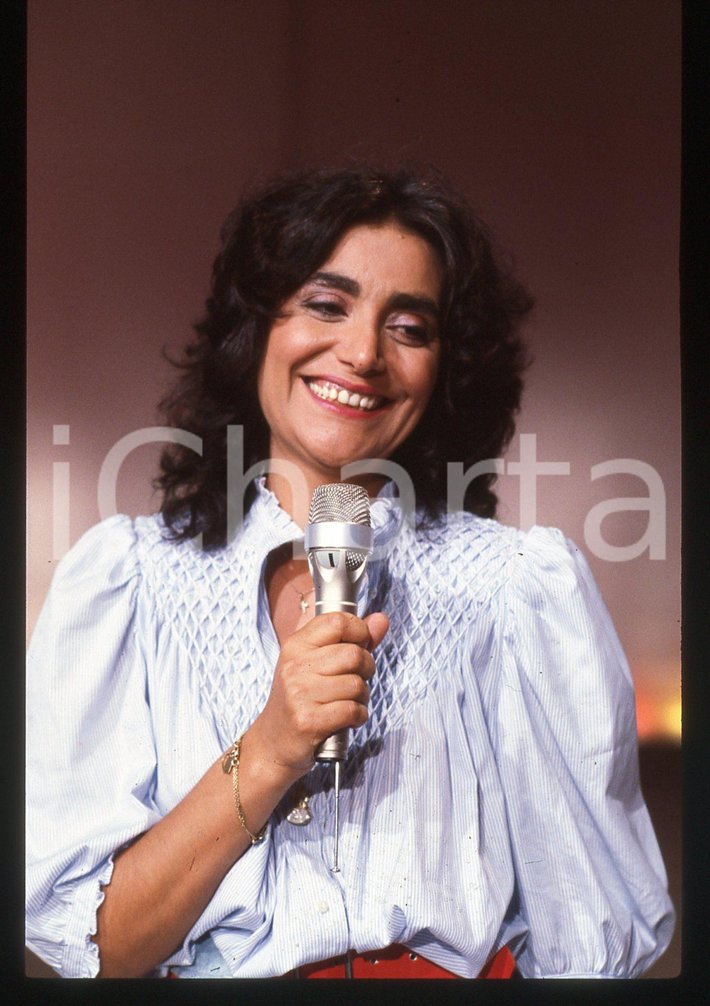 35mm vintage slide* 1985 ca MUSICA - Mia MARTINI durante un'esibizione (2)