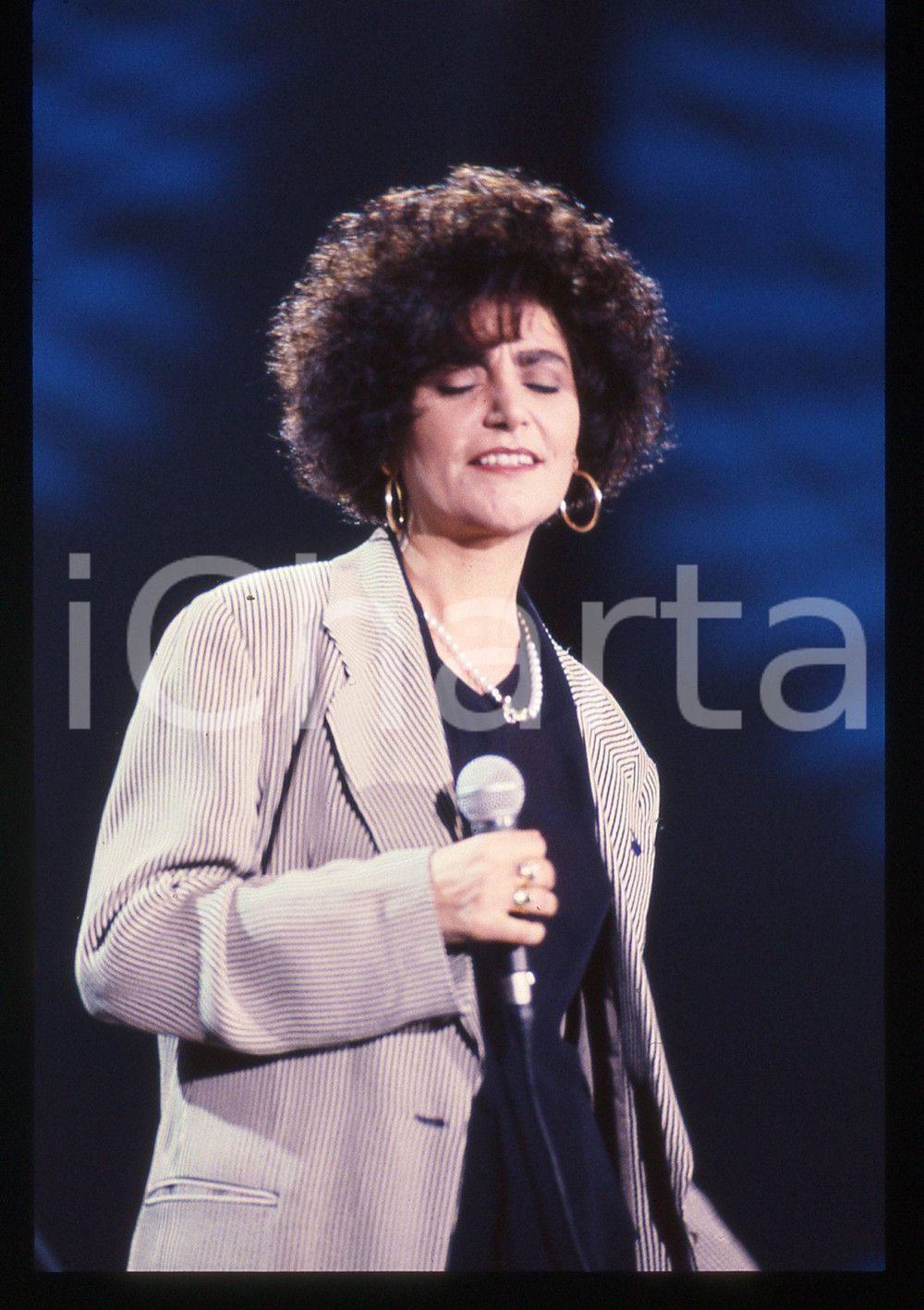 35mm vintage slide* 1990 ca MUSICA - Mia MARTINI durante un'esibizione (24)