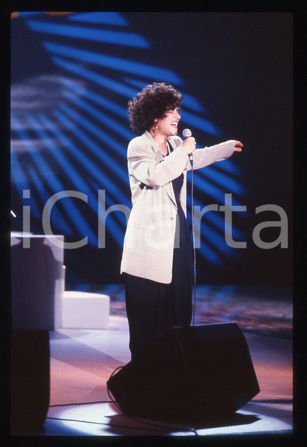 35mm vintage slide* 1990 ca MUSICA - Mia MARTINI durante un'esibizione (20)