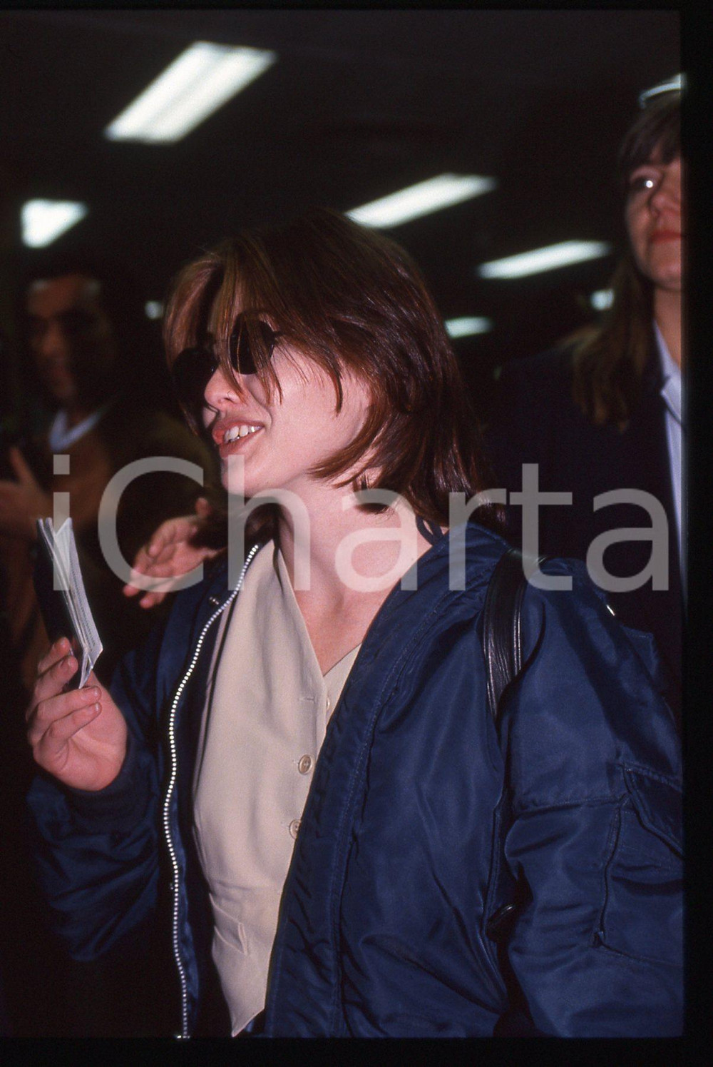 35mm vintage slide* 1995 ca COSTUME Shannen DOHERTY paparazzata in aeroporto 10