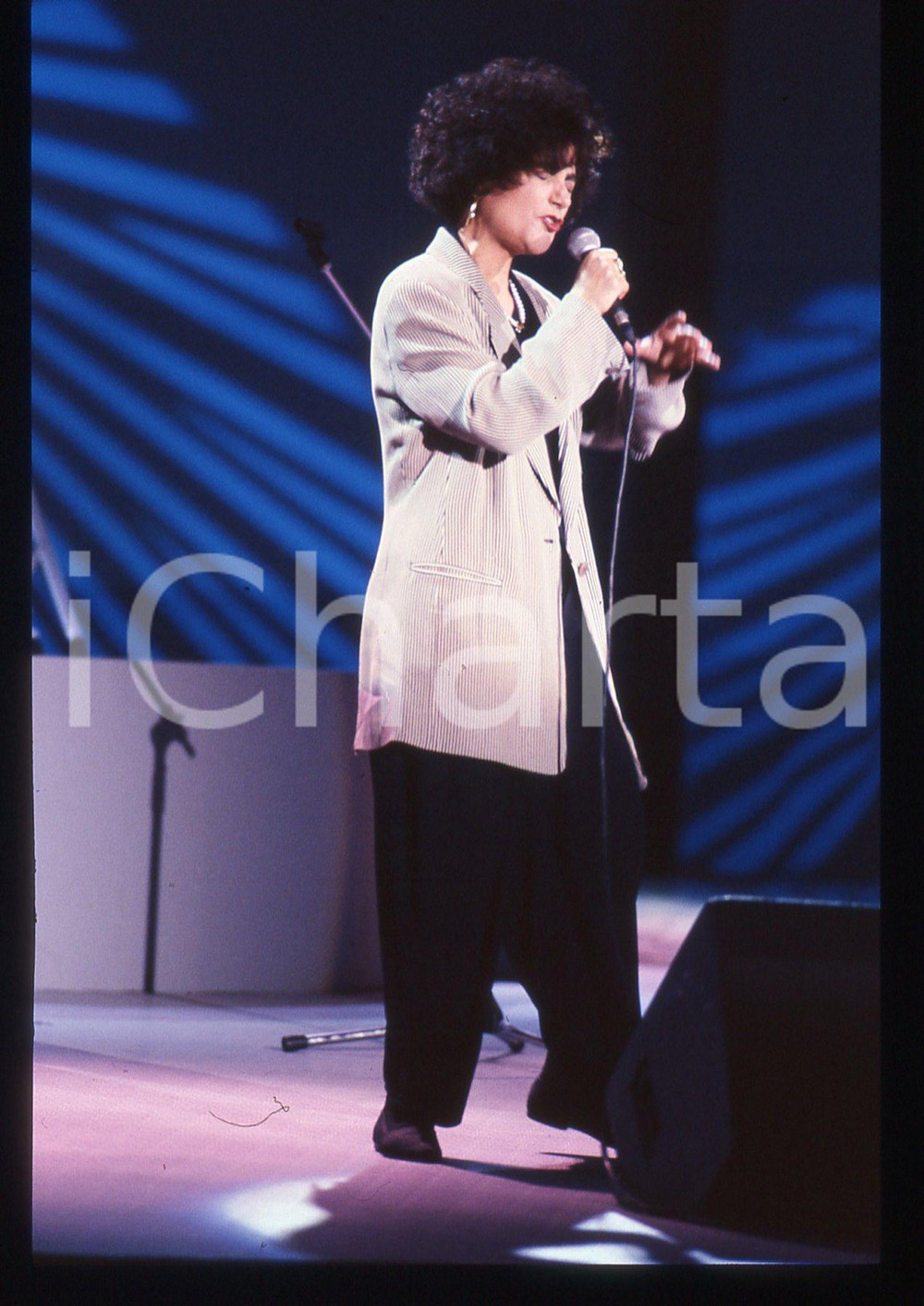 35mm vintage slide* 1990 ca MUSICA - Mia MARTINI durante un'esibizione (18)